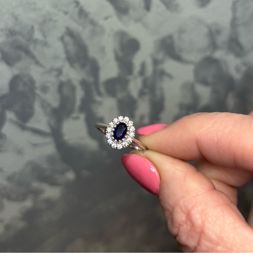 Dazzling Natural Blue Sapphire w/zircon halo in 925 Sterling Silver. Ring size 7 - Picture 11 of 11